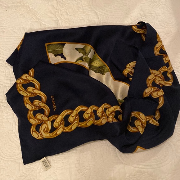 Chanel coco square silk scarf - Picture 12 of 14